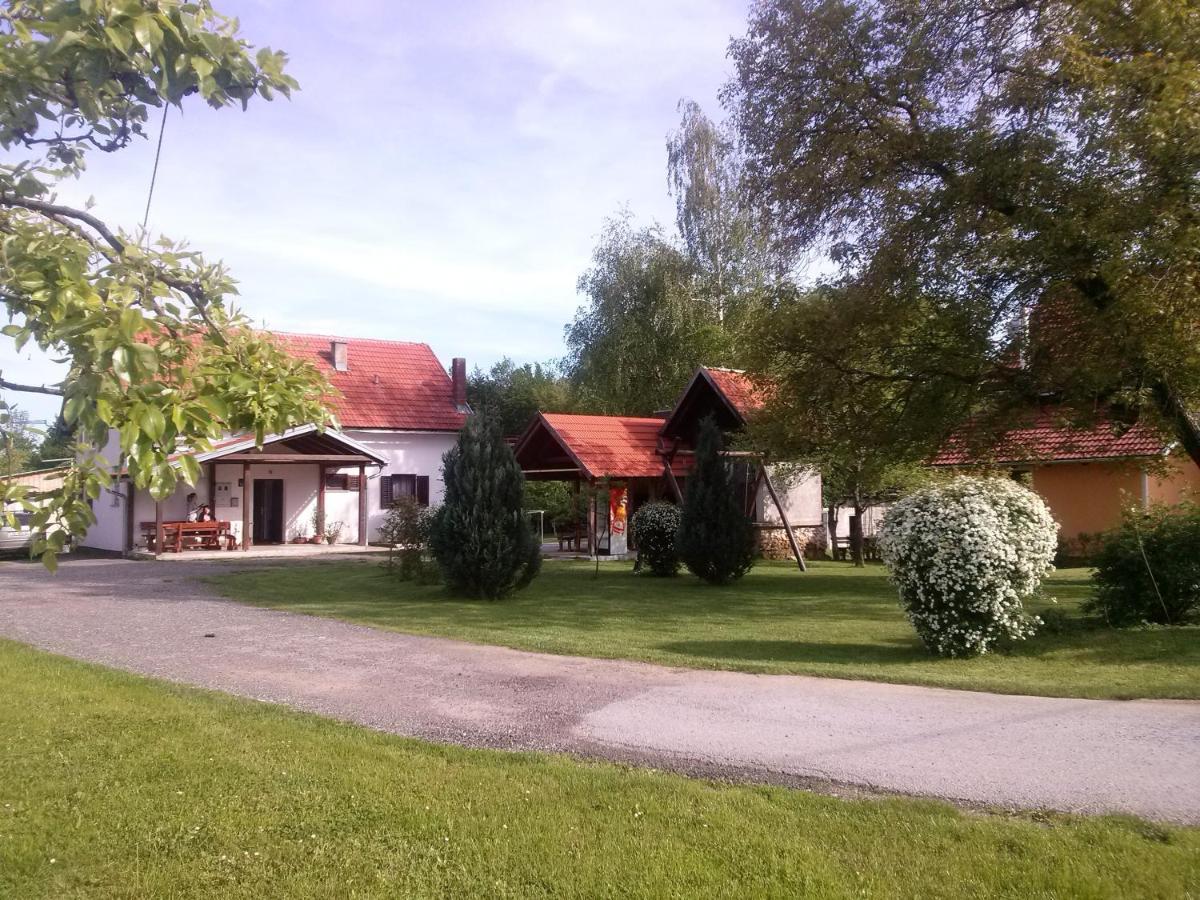 Apartments With A Parking Space Smoljanac, Plitvice - 12345 Exterior photo